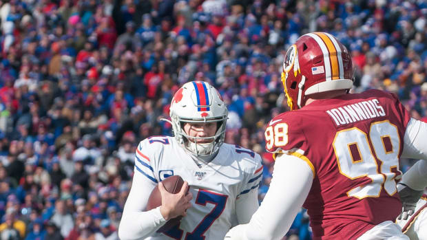 DT Matthew Ioannidis pursues Bills' QB Josh Allen